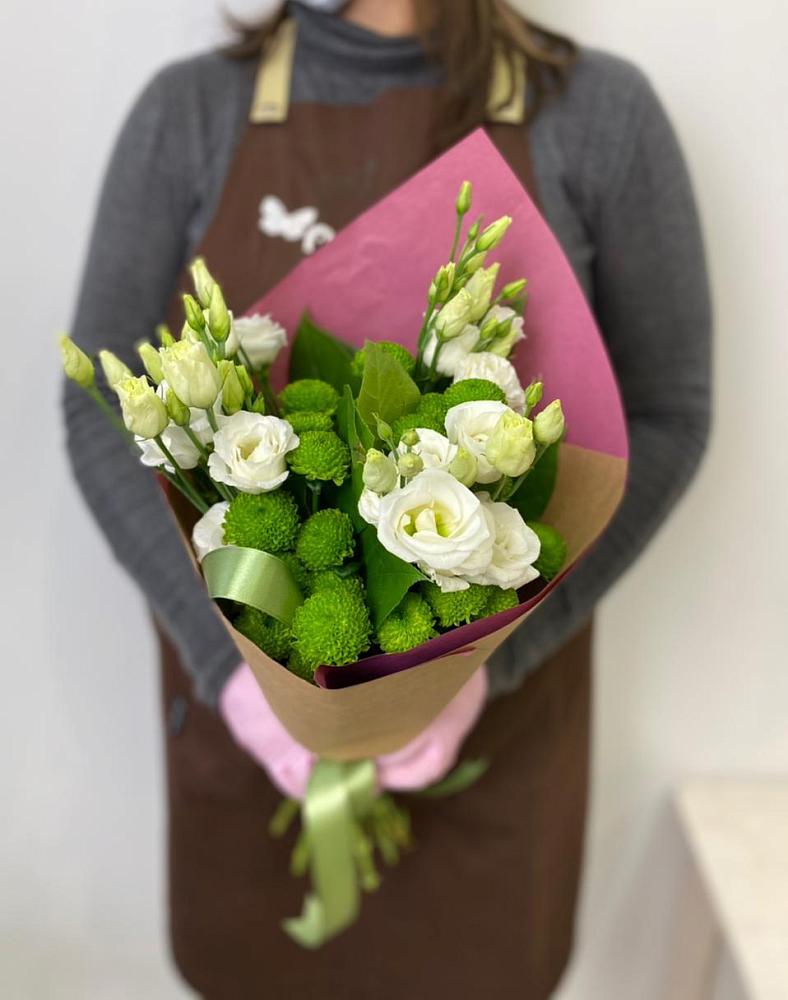 Букет цветов из: Хризантемы и Лизиантусы в Анжеро-Судженске