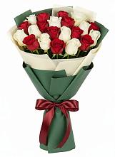Букет Микс из красных и белых роз в Анжеро-Судженске