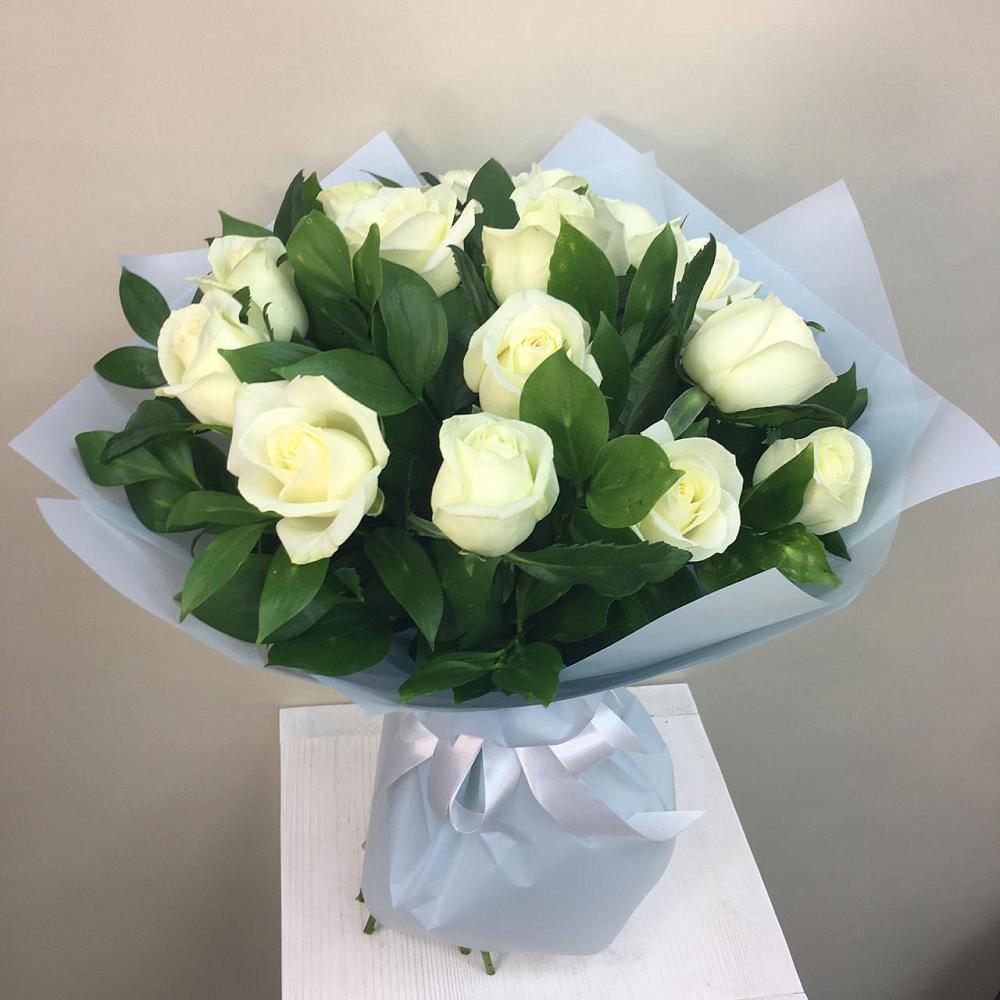 Букет 15 Белых роз Проуд в Анжеро-Судженске