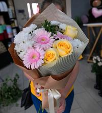 Букет цветов из:  Герберы, Розы и Хризантемы в Анжеро-Судженске