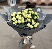 Букет Белые кустовые розы Солинеро в Анжеро-Судженске