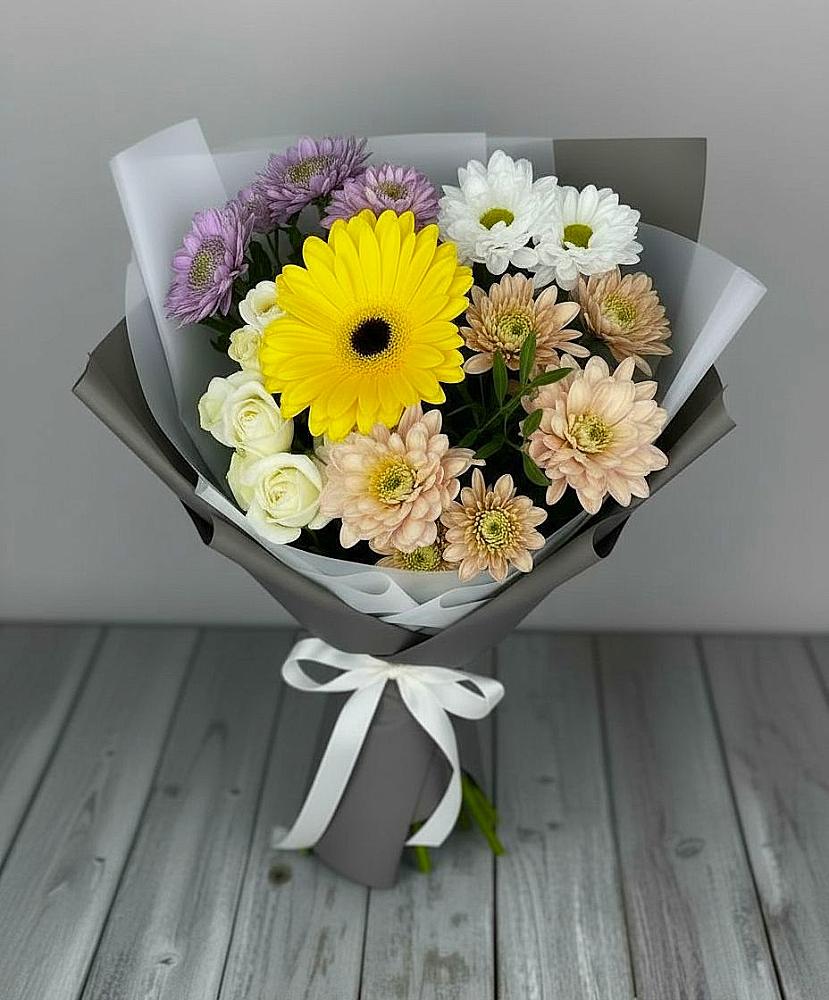 Букет цветов из: Розы, Герберы и Хризантемы в Анжеро-Судженске