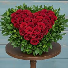 Композиция Сердце в любви в Анжеро-Судженске Цветочная композиция из Розы в виде сердца в Анжеро-Судженске