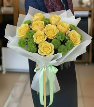 Букет сочно-зеленый в Анжеро-Судженске Букет цветов из:  Хризантемы и Розы в Анжеро-Судженске