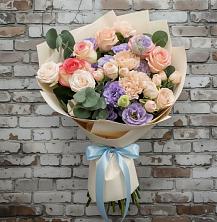 Букет Феерия в Анжеро-Судженске Букет цветов из:  Розы, Лизиантусы и Гвоздики в Анжеро-Судженске