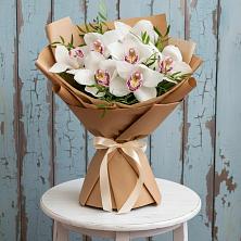 Букет Белые орхидеи в Анжеро-Судженске Букет цветов из:  Орхидеи и Розы в Анжеро-Судженске